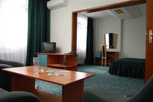 Elbrus Hotel Pazardžik Esterno foto