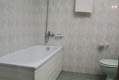 Elbrus Hotel Pazardžik Esterno foto