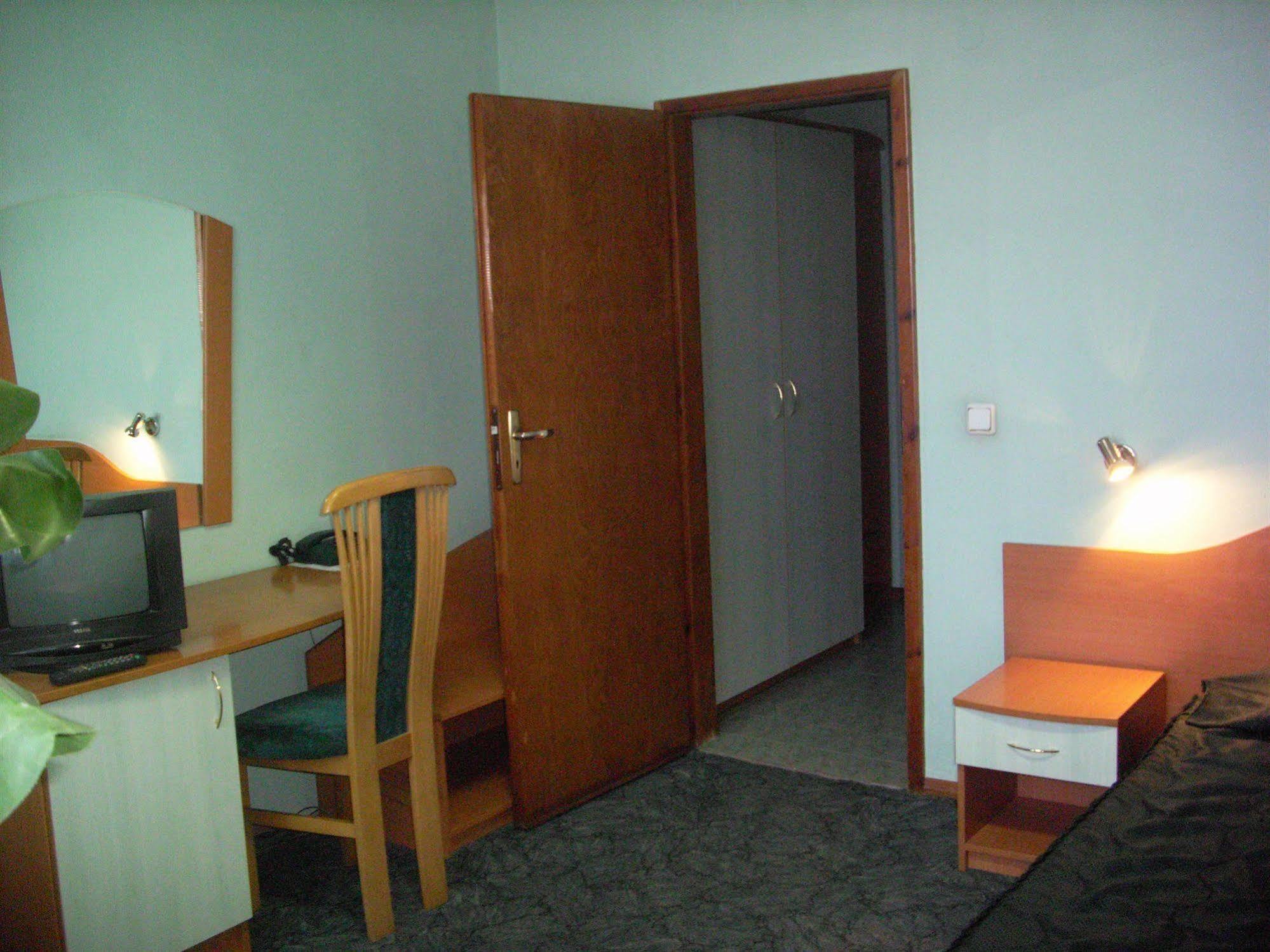 Elbrus Hotel Pazardžik Esterno foto