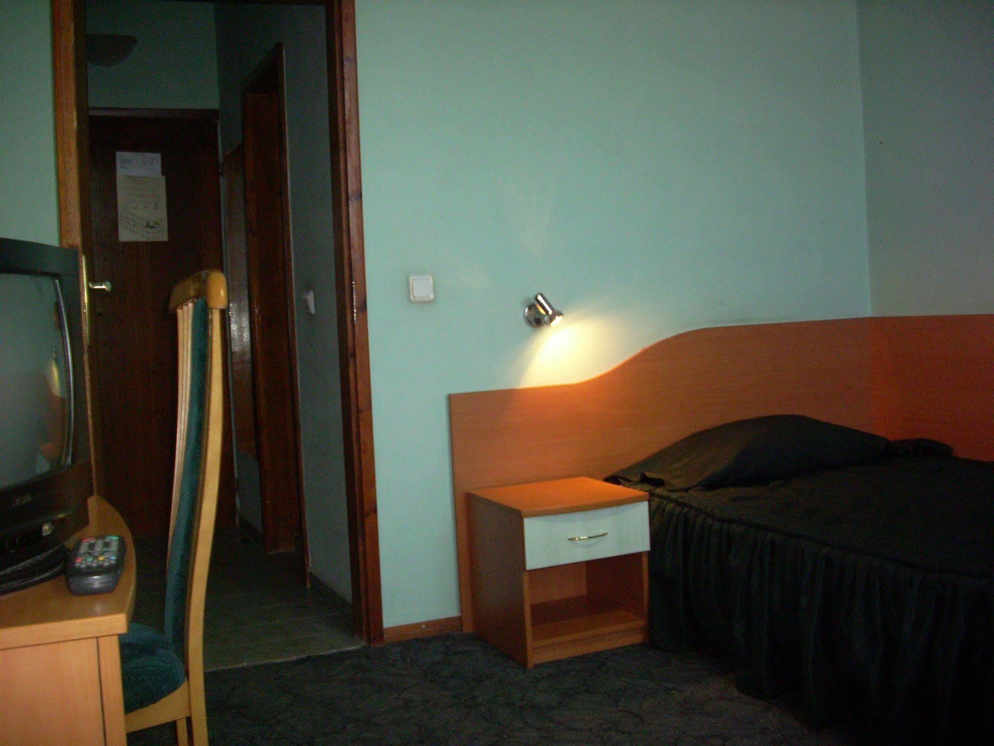 Elbrus Hotel Pazardžik Esterno foto