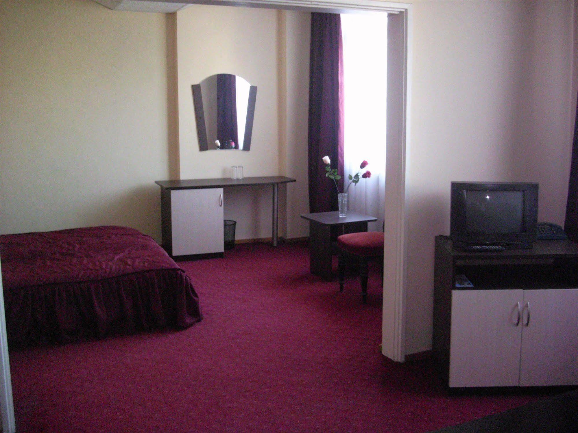 Elbrus Hotel Pazardžik Esterno foto